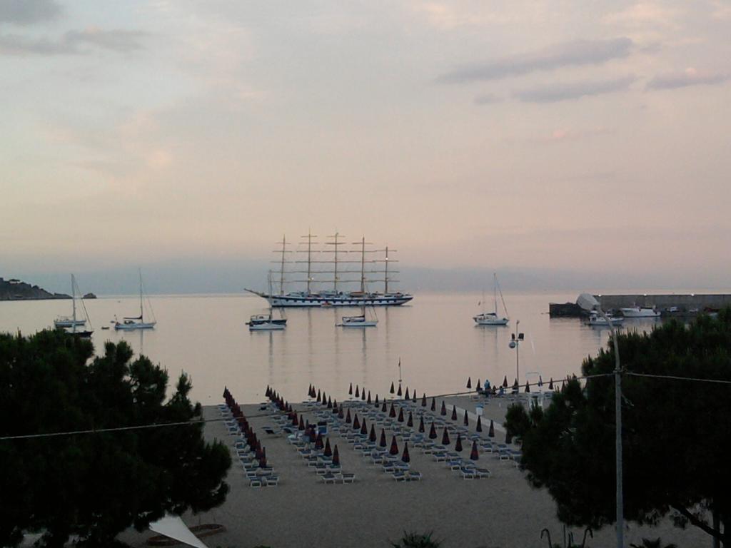 B&B Baia Delle Sirene Giardini Naxos Exteriör bild
